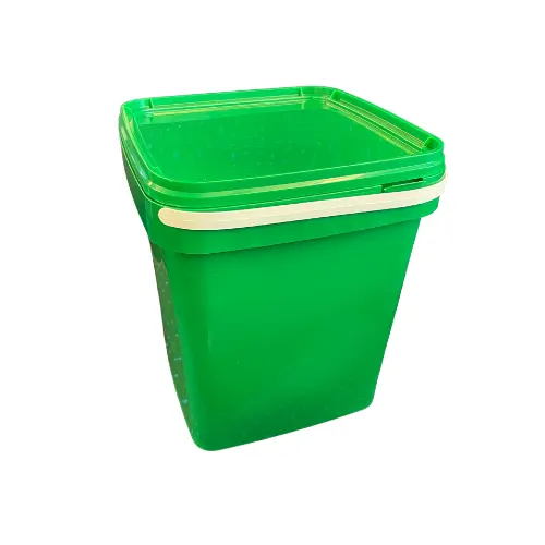 Grüner Eimer mit Deckel